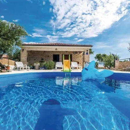 House Luka Holiday home *